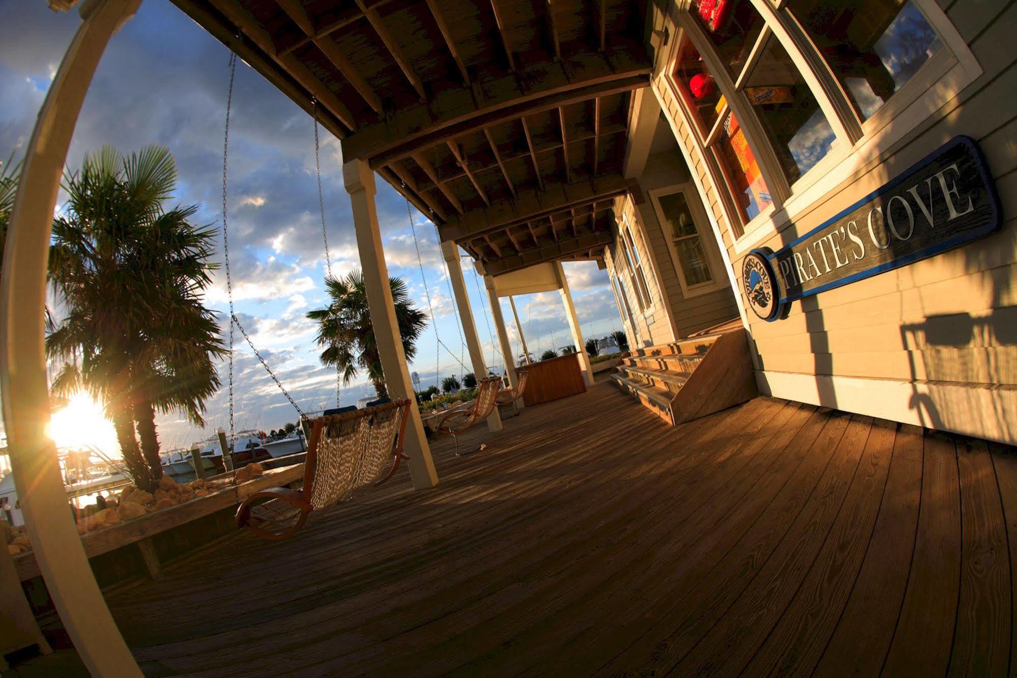 Pirate'S Cove Resort Condos Мантео Екстер'єр фото
